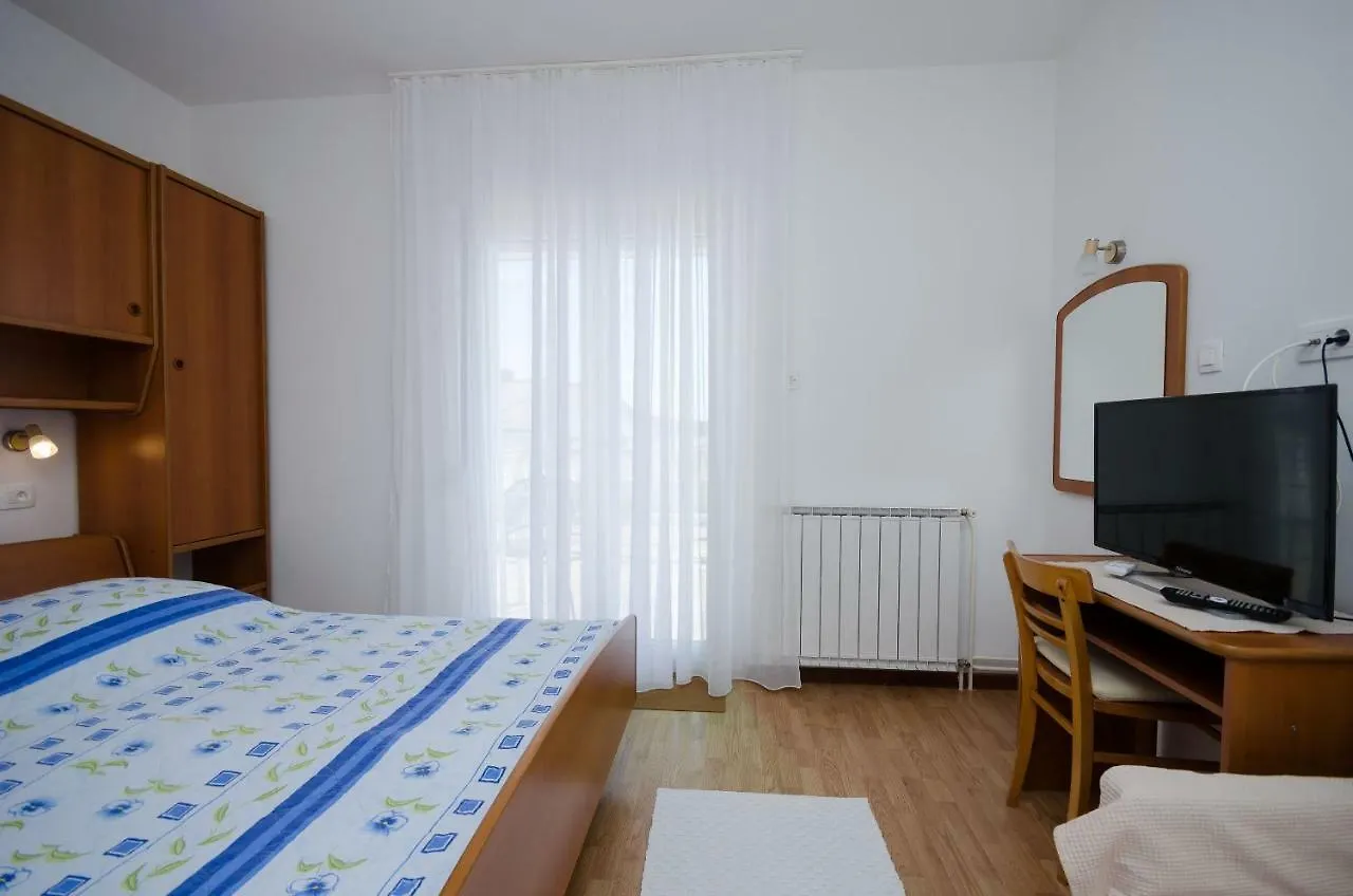 Rooms Lili Palit 3*,