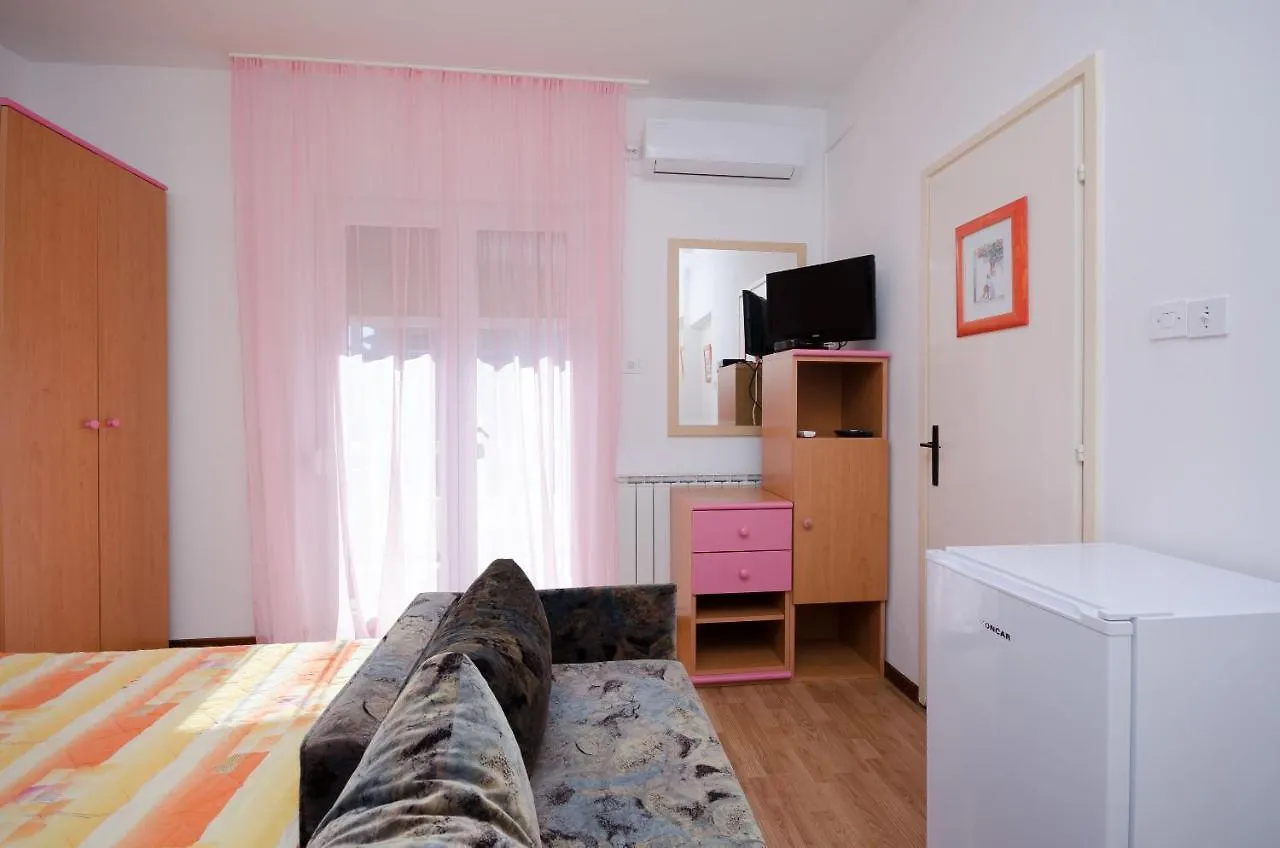 Rooms Lili Gostinjska kuća
